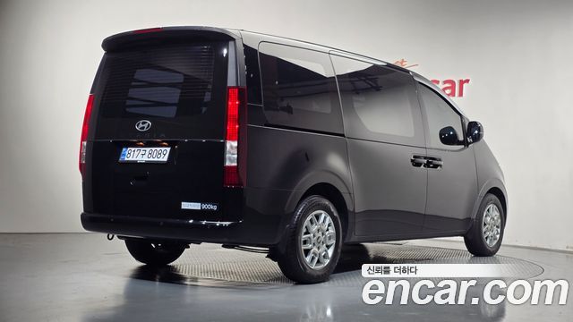 Hyundai Staria 2025 — photo 2