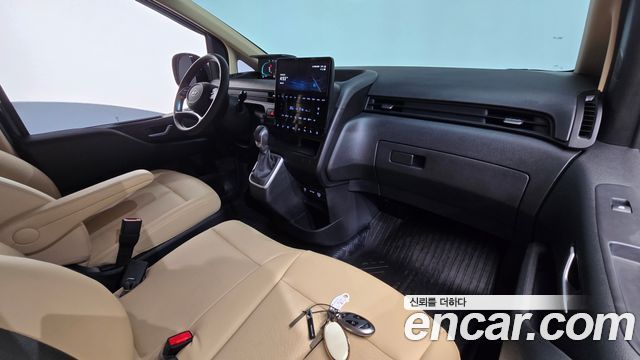 Hyundai Staria 2025 — photo 10