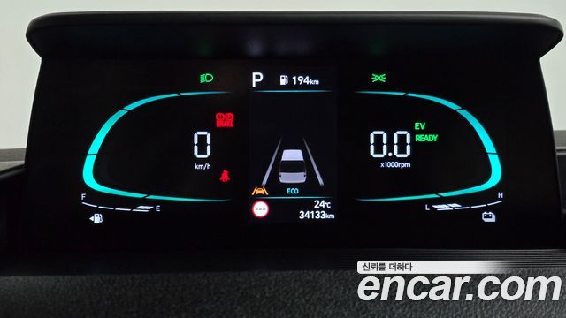 Hyundai Staria 2025 — photo 11
