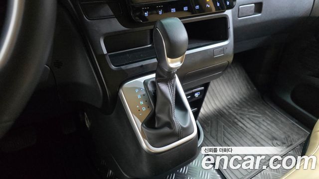 Hyundai Staria 2025 — photo 12