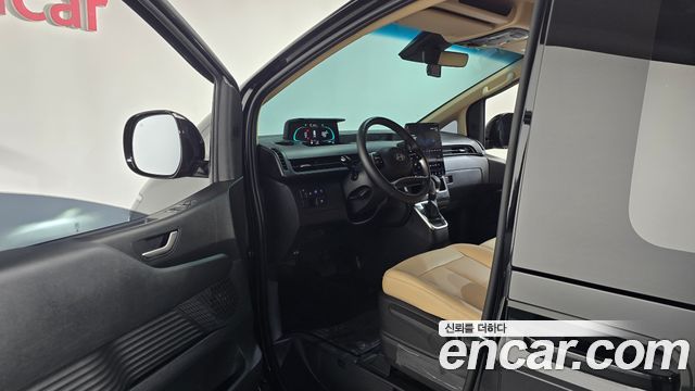 Hyundai Staria 2025 — photo 13