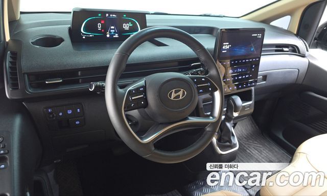 Hyundai Staria 2025 — photo 18
