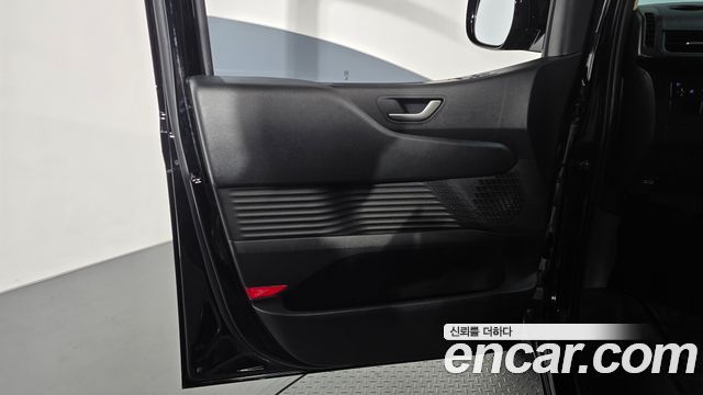 Hyundai Staria 2025 — photo 14