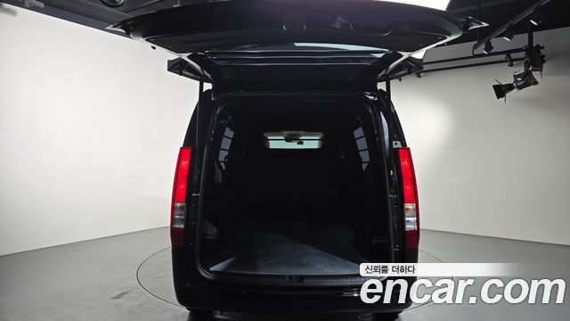 Hyundai Staria 2025 — photo 27