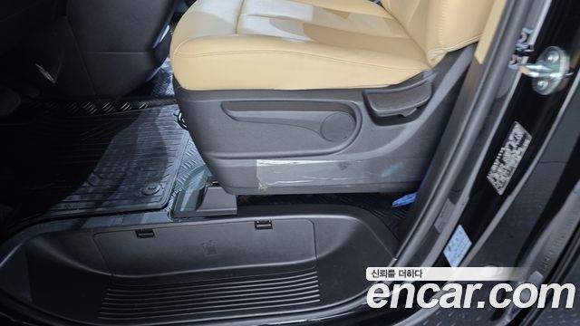 Hyundai Staria 2025 — photo 28