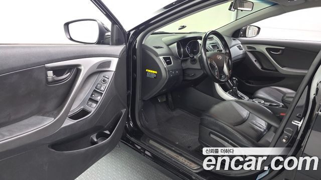 Hyundai AVANTE 2014 — photo 13