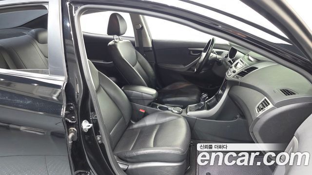 Hyundai AVANTE 2014 — photo 16