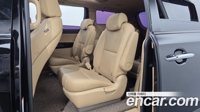 Kia Canival 2019 — photo 17