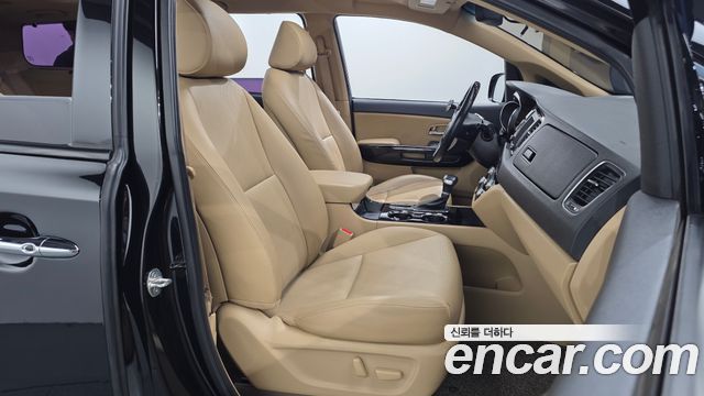 Kia Canival 2019 — photo 16