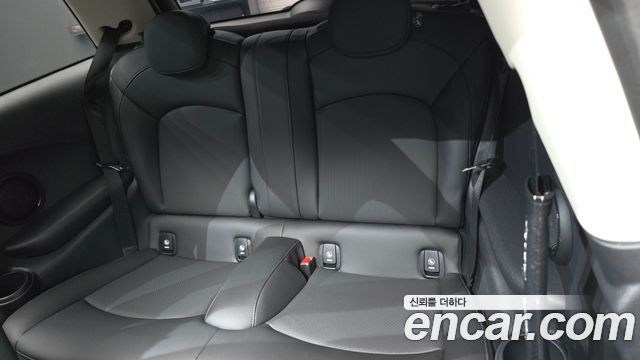 Mini Cooper 2022 — photo 17