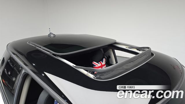 Mini Cooper 2022 — photo 28