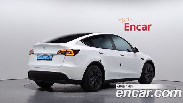 Tesla Model Y 2024 — photo 2