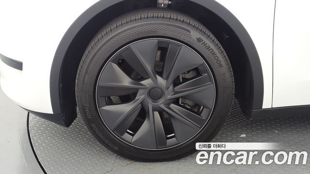 Tesla Model Y 2024 — photo 5