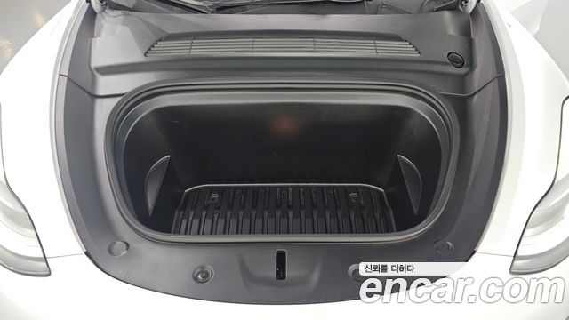 Tesla Model Y 2024 — photo 6