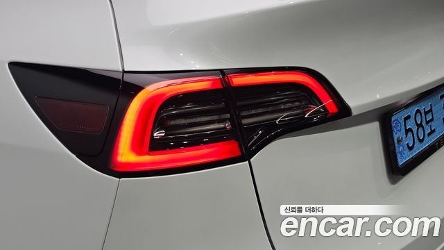 Tesla Model Y 2024 — photo 9