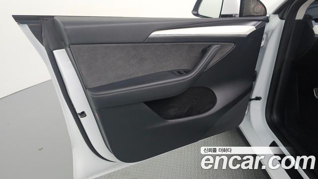 Tesla Model Y 2024 — photo 14
