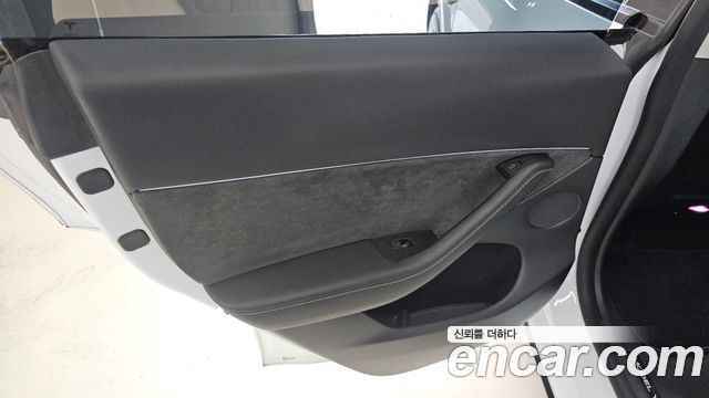 Tesla Model Y 2024 — photo 15