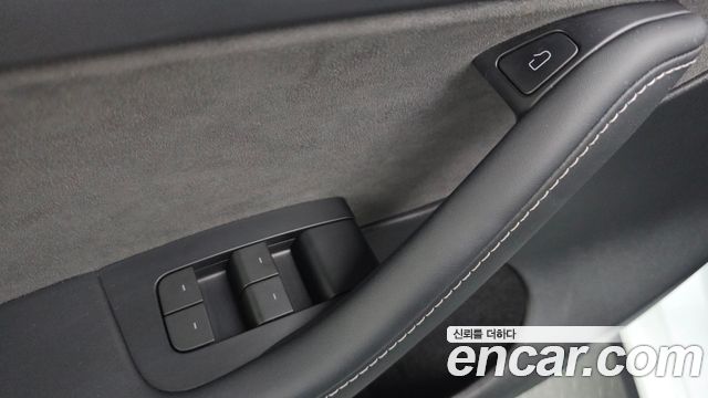 Tesla Model Y 2024 — photo 32