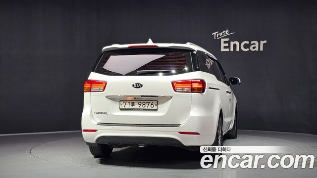 Kia Canival 2018 — photo 4