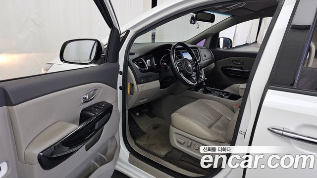 Kia Canival 2018 — photo 13