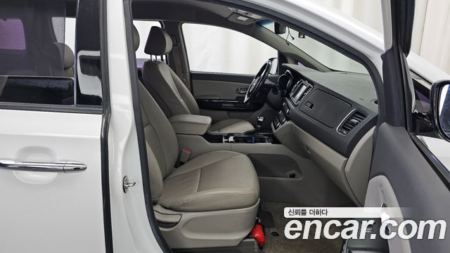 Kia Canival 2018 — photo 17