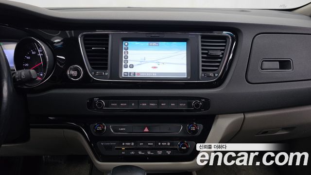 Kia Canival 2018 — photo 20