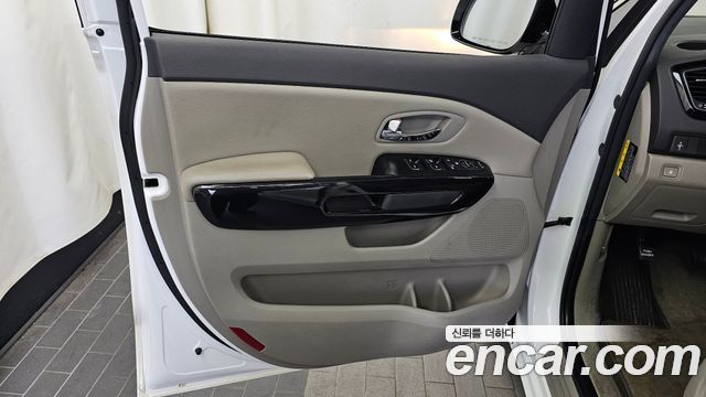 Kia Canival 2018 — photo 14