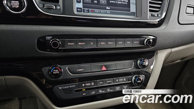 Kia Canival 2018 — photo 32