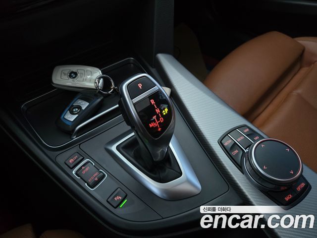 BMW 3-Series 2018 — photo 10