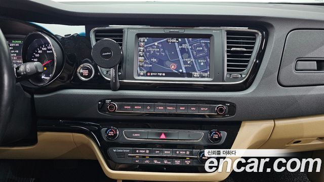 Kia Canival 2019 — photo 15