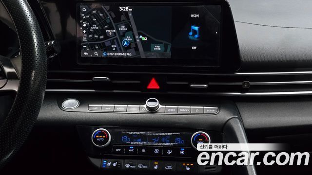 Hyundai AVANTE 2021 — photo 19