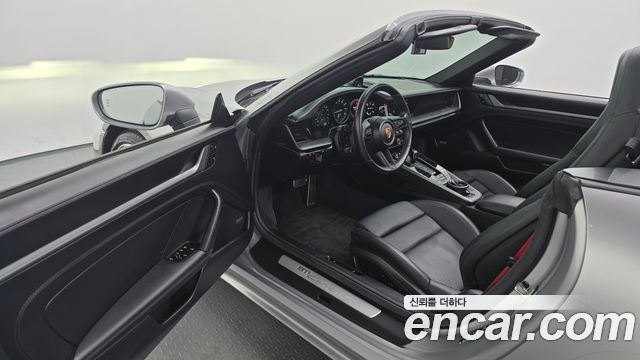 Porsche 911 2021 — photo 13