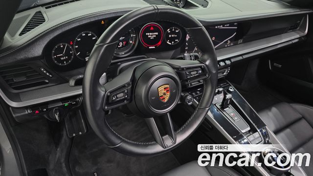 Porsche 911 2021 — photo 21