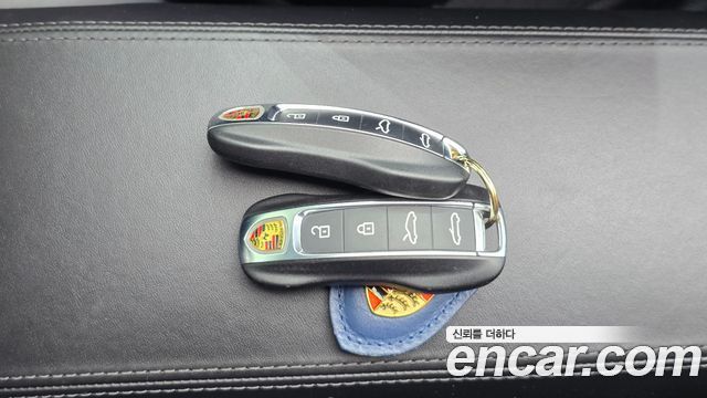 Porsche 911 2021 — photo 24