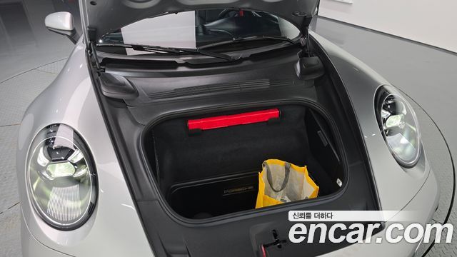 Porsche 911 2021 — photo 25