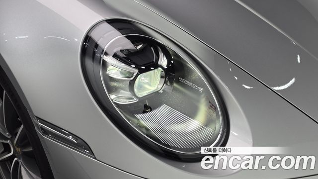Porsche 911 2021 — photo 8