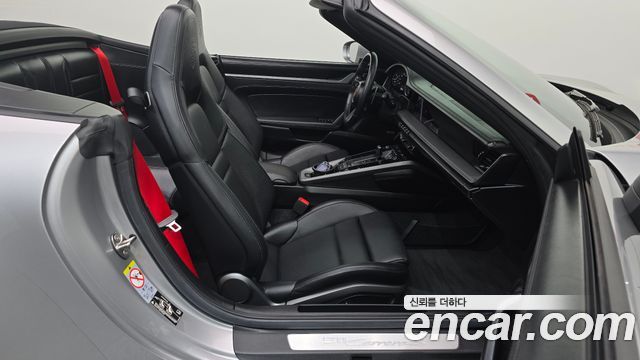 Porsche 911 2021 — photo 16