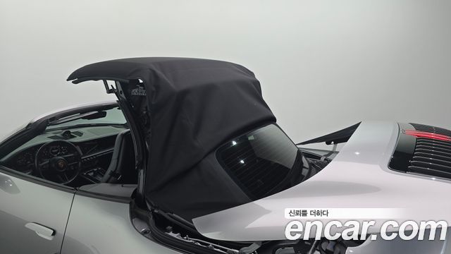 Porsche 911 2021 — photo 38