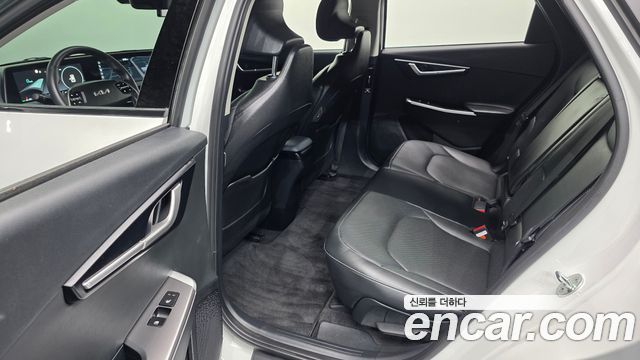 Kia EV6 2023 — photo 18