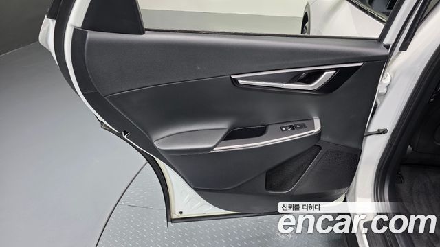 Kia EV6 2023 — photo 15