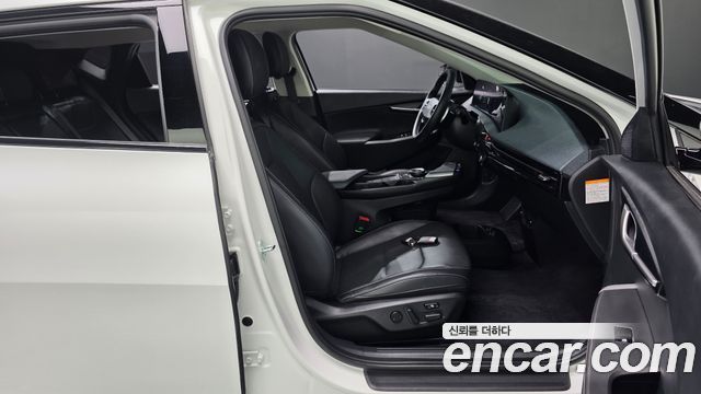 Kia EV6 2023 — photo 16