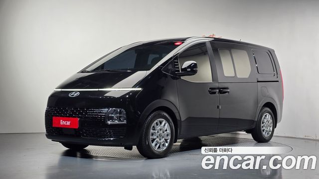 Hyundai Staria 2025 — photo 1