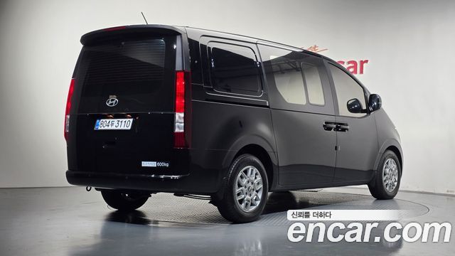 Hyundai Staria 2025 — photo 2