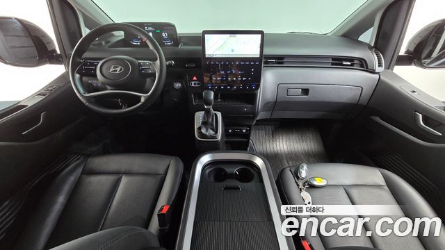 Hyundai Staria 2025 — photo 10