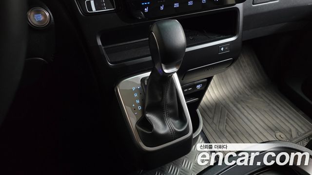 Hyundai Staria 2025 — photo 12