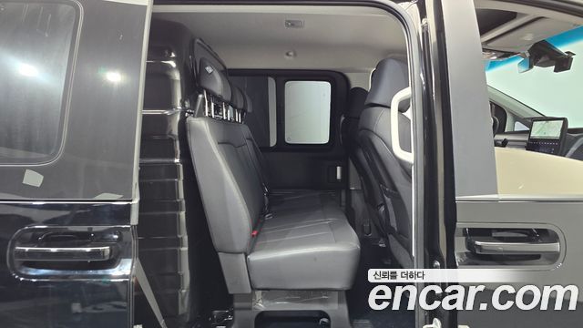 Hyundai Staria 2025 — photo 17