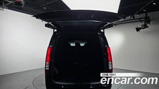 Hyundai Staria 2025 — photo 23