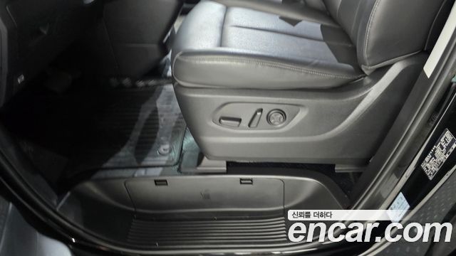 Hyundai Staria 2025 — photo 24