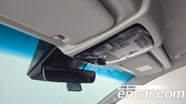 Hyundai Staria 2025 — photo 25
