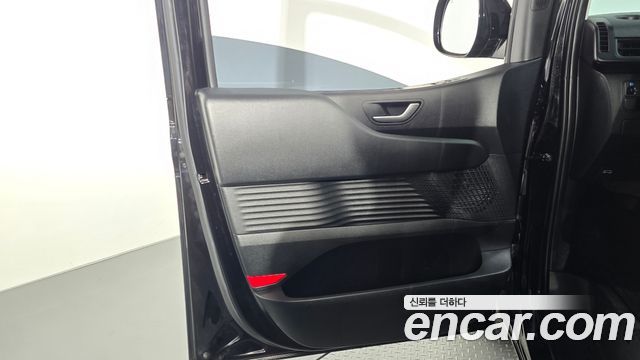 Hyundai Staria 2025 — photo 14